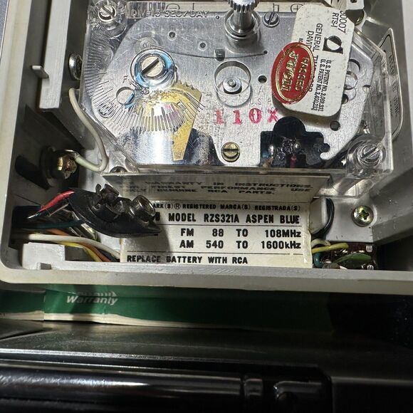 RCA Travel Clock Radio "The Million Miler" Model RZS321A Solid State Aspen Blue - Picture 15 of 16